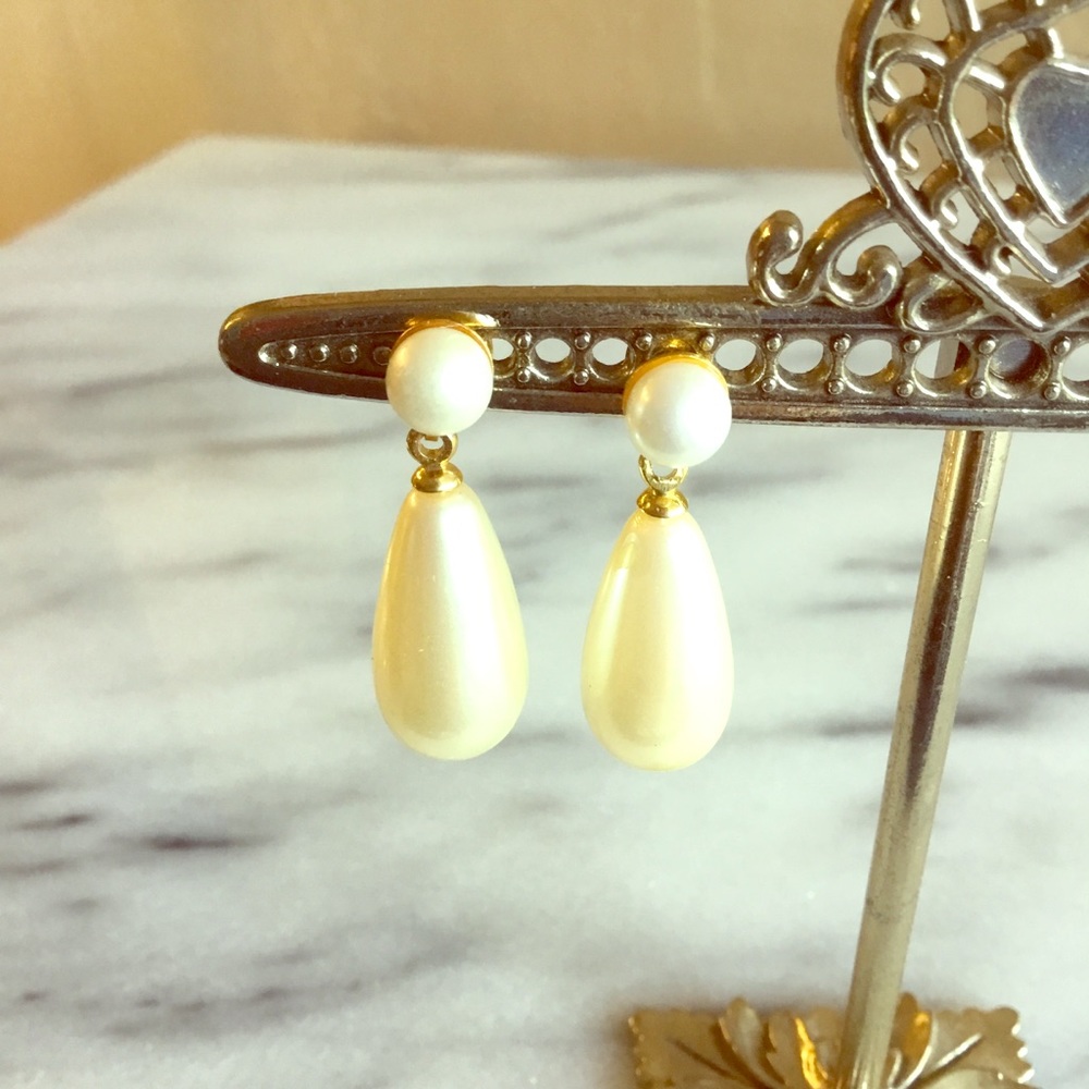 Flirty Monet Earrings